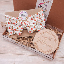 Load image into Gallery viewer, My first Halloween disc & Halloween Bow - Mama Bear and Cubs ltd