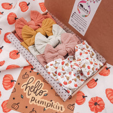 Load image into Gallery viewer, Autumn Bow Box Cable - Mama Bear and Cubs ltd