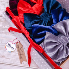 Load image into Gallery viewer, Christmas Velvet Bows Box
