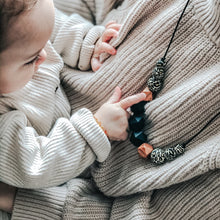 Load image into Gallery viewer, Breastfeeding &amp; Teething Necklace - Leopardess
