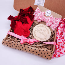 Load image into Gallery viewer, Girls Valentines Mini Love Box - Mama Bear and Cubs ltd
